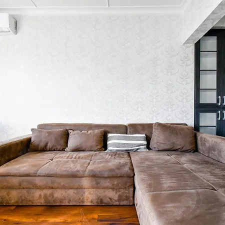 Budget In Center Near Ndk *