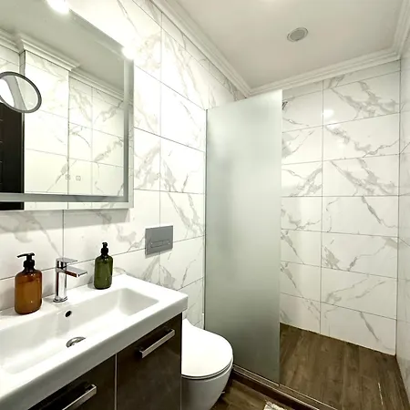 Budget In Center Near Ndk * 소피아