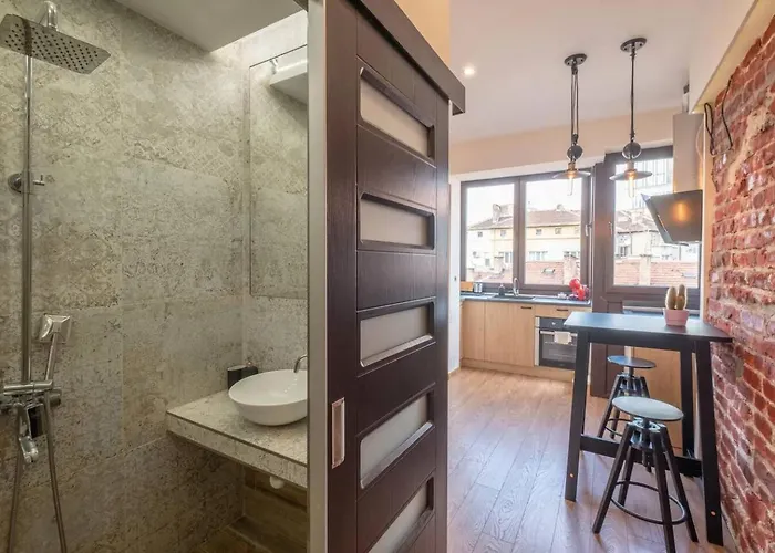 Budget In Center Near Ndk *